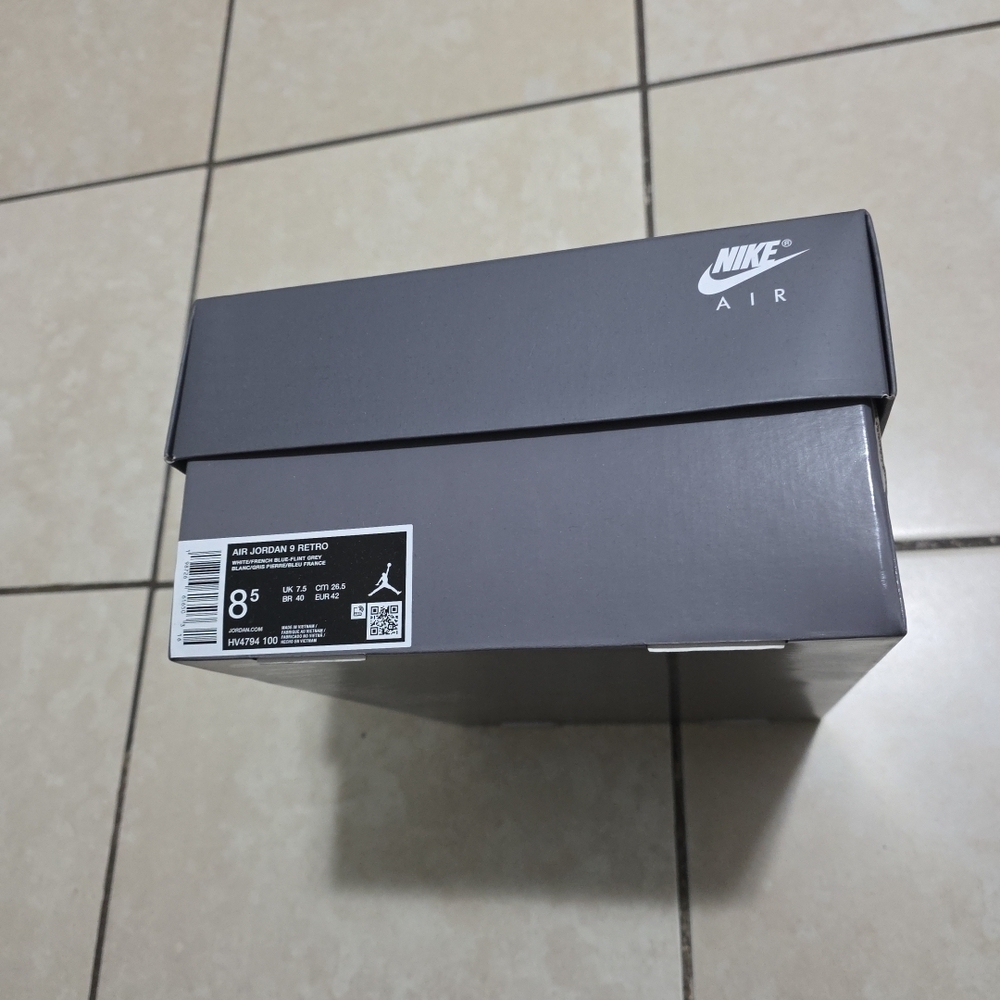 Empty Shoe Box - Picture 3 of 6